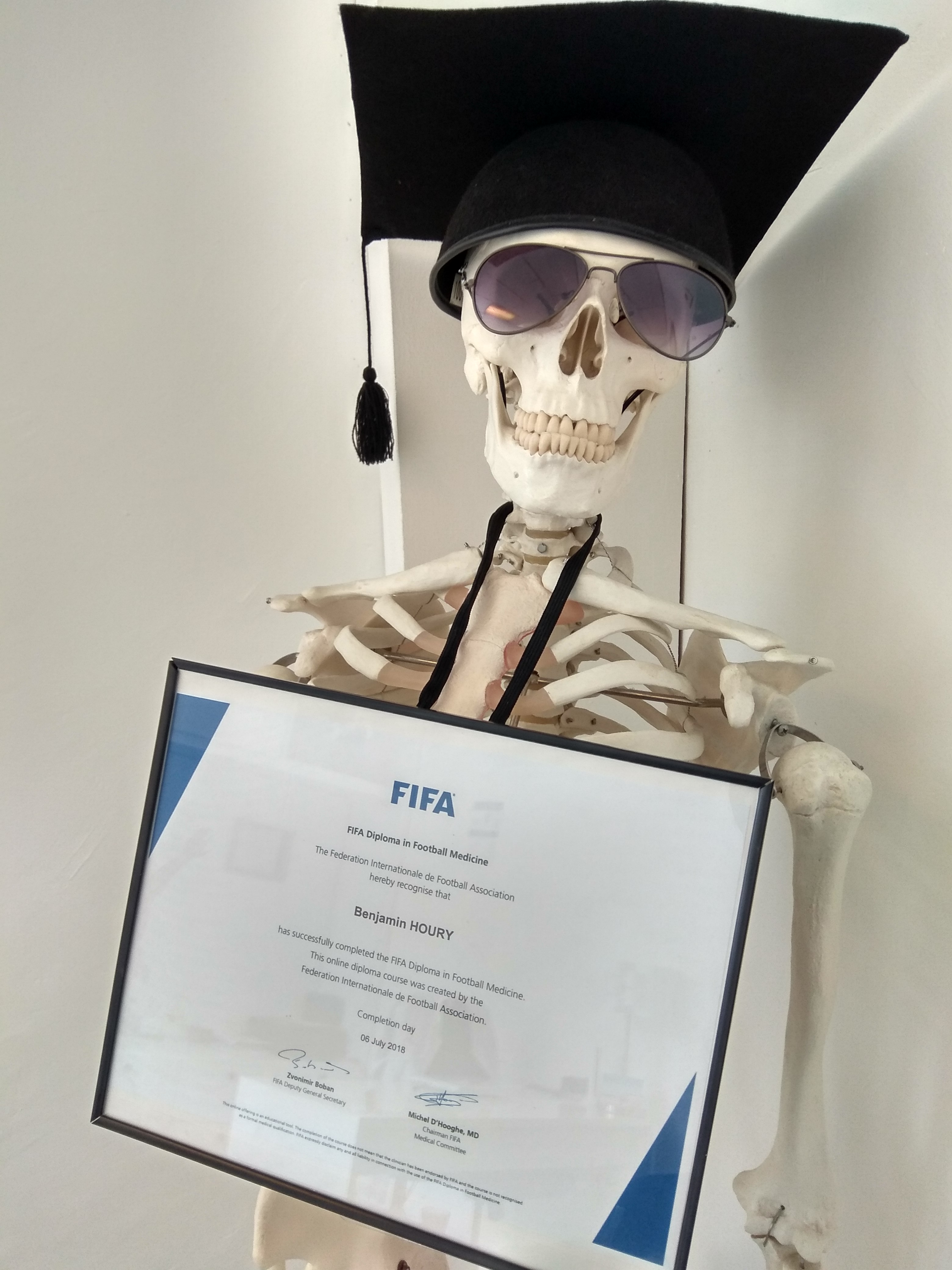 benjamin-houry-ostéopathe-paris-12-diplome-FIFA-federation-internationale-football-docteur-diplome-medecine-football-osteopathe-75012-urgence