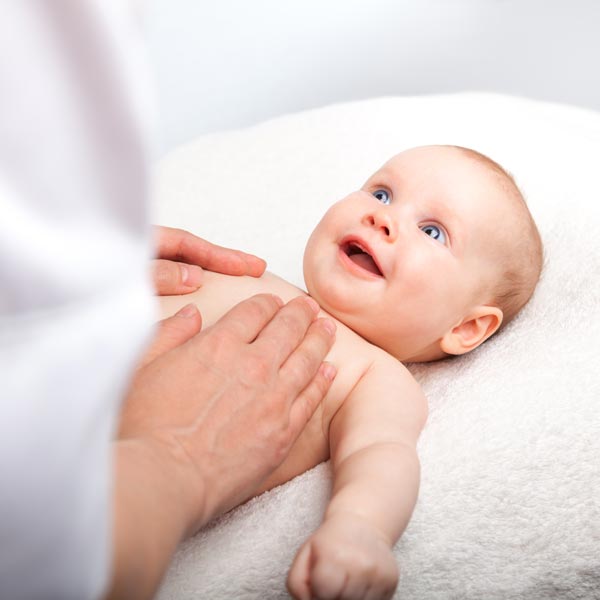 Ostéopathie pour enfant et bébé : Benjamin Houry ostéopathe bébé et enfant paris 12
